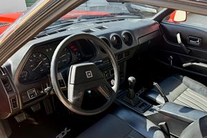 Datsun 280ZX de 1979, Usado en Buen Estado, Transmisión Manual de 5 Velocidades, Motor de 6 Cilindros en Línea de 2.8 Litros, Color Rojo Cereza, Pedido Especial - Product Image 4