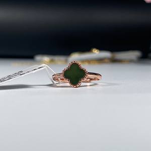 Nueva llegada estilo clásico verde Jade trébol anillo precio de fábrica joyería fina anillos elegante diseño de moda - Product Image 1