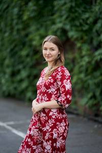 Vestido Estampado a Mano en Color Escarlata, Largo hasta la Pantorrilla, Estilo Bohemio, Floral, Rojo y Blanco, Informal, Ocasional, Hecho a Mano, Moda Ética - Product Image 6