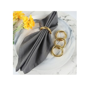 Vente en gros bon marché Serviette doublure en laiton rond de serviette pour décoration de table de mariage et de dîner rond de serviette en métal minimaliste - Product Image 1
