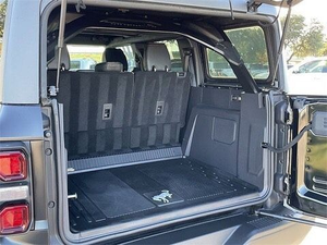 SUV 4x4 Todoterreno Usado 2023, Automático, Volante a la Izquierda, Alto Rendimiento, Gasolina, Asientos de Cuero, Interior Oscuro, Neumáticos R18 - Product Image 6