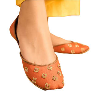 New Arrival Best Selling Women Khussa Fashion Trend Printed Anti-Slippery Genuine Leather Raw Silk Durable Material Cheap Price - Product Image 1