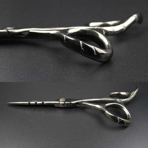 กรรไกรตัดผมสแตนเลสแบบใบมีดตรงพร้อมปลายแหลมสำหรับใช้ในร้านเสริมสวยออกแบบโลโก้ได้ตามต้องการ - Product Image 4