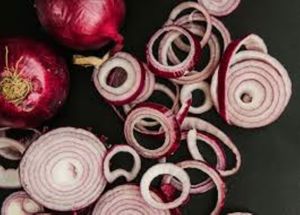 Oignon rouge sélectionné en ferme 45+ mm pour la distribution mondiale et le commerce de légumes frais - Product Image 6