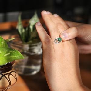 Bague en argent malachite ovale de meilleure qualité légère et pour les mariages ou les fêtes - Product Image 2