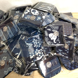 พวงกุญแจกระเป๋าสตางค์ผ้าฝ้ายลายผสมสีคราม แพ็ค 10 ชิ้น งานฝีมือภาคเหนือของไทย กระเป๋าสตางค์ทำมือจากของที่ระลึกไทย - Product Image 3