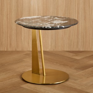 Table d'appoint moderne en verre de forme carrée avec base en métal, parfaite pour le salon, le café, le bureau et les espaces élégants de l'Inde - Product Image 6