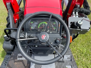 Tractor Massey Ferguson 2605H Nuevo, 55 Caballos de Fuerza, Tractor Agrícola Compacto con Toma de Fuerza, Enganche de 3 Puntos y Dirección Asistida - Product Image 3