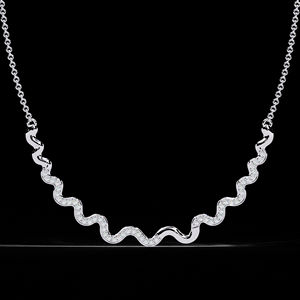 Colliers incurvés de forme ondulée en or blanc or rose avec diamants de laboratoire Design de bijoux élégants - Product Image 3