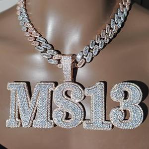 Colgante de Moissanita MS13 con Nombre Personalizado, Estilo Hip Hop, con Cadena Cubana, Acabado en Oro Blanco - Product Image 2