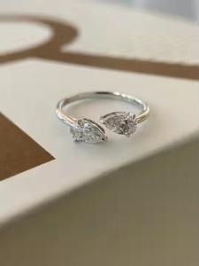 Bague ouverte minimaliste en or 14 carats avec tige de dérivation et deux pierres avec poire en laboratoire diamant de fiançailles anniversaire cadeau de fête de mariage - Product Image 4