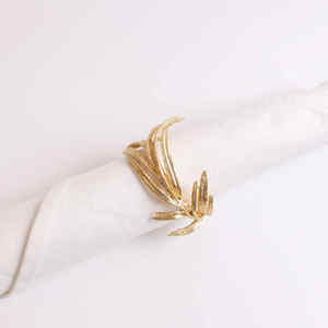 Rond de serviette au design agréable en or Fournitures directes pour hôtels ou restaurants Anneaux de serviette pour la décoration de vaisselle - Product Image 1