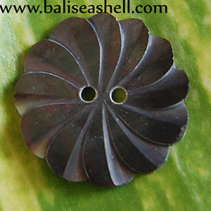 Botones de Concha Natural Ecológicos con Tacto Real, Tallados con Técnica Pulida, Motivo Floral, Joyería de Concha - Product Image 2