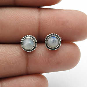 Pendientes de tuerca de piedra lunar arcoíris natural al por mayor en forma redonda hechos de 925 joyería bohemia de plata esterlina sólida - Product Image 2