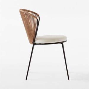 Chaise de salle à manger contemporaine en rotin tissé à la main avec dossier semi-circulaire et pieds en métal élégants pour les espaces intérieurs et extérieurs modernes - Product Image 3