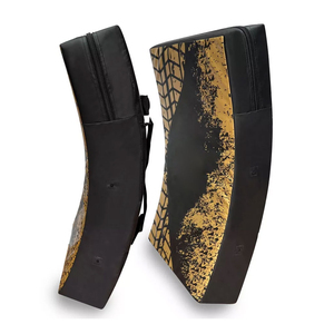 Bouclier de frappe MMA robuste de haute qualité, 100 % cuir, tissu personnalisé, design respirant pour l'entraînement aux arts martiaux et la remise en forme des hommes - Product Image 3