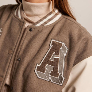 Vestes de baseball personnalisées de haute qualité pour femmes Vestes Letterman pour Offre Spéciale avec manches en cuir véritable pour femmes - Product Image 3
