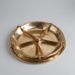 Servidor de fruta seca de aluminio decorativo con tres cuencos en forma de hoja entrelazados en acabado dorado creado para interiores de comedor elegantes - Product Image 5