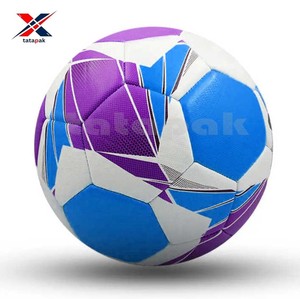 ฟุตบอลวัสดุพีวีซีที่มีโลโก้เครื่องเย็บโดยตรงจากผู้ผลิต tatapak ปรับแต่งได้และราคาไม่แพง - Product Image 1