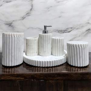 Ensemble de salle de bain en résine cinq pièces, style minimaliste, facile à nettoyer - Product Image 2