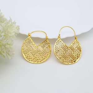 Pendientes de aro de latón de diseñador bohemio a la moda chapados en oro de 18 quilates, peso ligero, joyería única para oreja, regalo para mujer, accesorios - Product Image 5