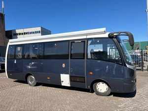 2020, Volante a la Derecha, Caja de Cambios Manual, Motor de 8L de Capacidad, Interior de Cuero Oscuro, Control de Crucero Adaptativo, Tracción Delantera - Product Image 3