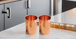 Gobelet en cuivre élégant fait à la main en métal tasse en verre de cuivre pur avec un design classique de finition lisse pour cadeau - Product Image 4