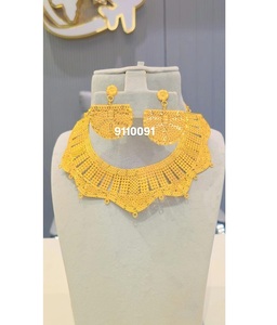 ชุดเครื่องประดับเพชร4ชิ้นชุบทอง6กรัมสำหรับผู้หญิงผิวเงางามสำหรับงานแต่งงานและงานหมั้นทำด้วยมือในอินเดีย - Product Image 1