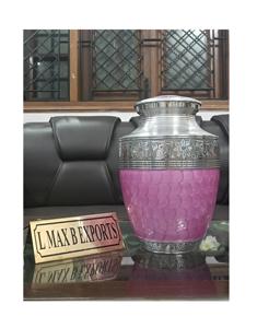 Urna de latón de alta calidad para cenizas de adultos Nuevo diseño Recuerdo de metal de L MAX B EXPORTS Memorial de cremación funeraria grabado - Product Image 1