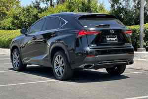 Lexus NX 300 SUV d'occasion en excellent état - Product Image 4