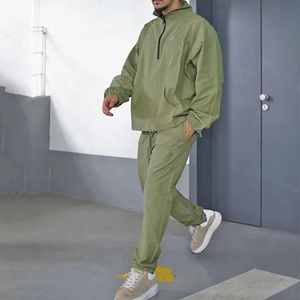 Personalizable Hombres Contraste de color Venta caliente Entrenamiento de invierno Gran tamaño Joggers Calidad Venta al por mayor Nylon Chándal Hombres Ropa informal - Product Image 3