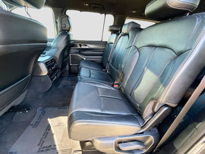 Wagoneer Serie III 4WD 2023 Usado, SUV con Motor Hurricane 3.0L Twin Turbo, Transmisión Automática de 8 Velocidades, 8 Asientos, Vehículo Familiar Todoterreno - Product Image 5