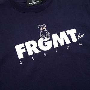 เสื้อยืดลายหมี Fragment Design ผ้าฝ้าย 100% ลายกราฟิกแบบกำหนดเอง เสื้อยืดสีพื้น รุ่น MED-BEARTEE-NVY ผ้าเจอร์ซีย์อัดแน่น - Product Image 2