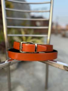 Cinturón Clásico Reversible de Cuero Vacuno en Negro y Marrón con Hebilla de Hierro y Hebilla de Pasador Resistente para Uso Diario - Product Image 3