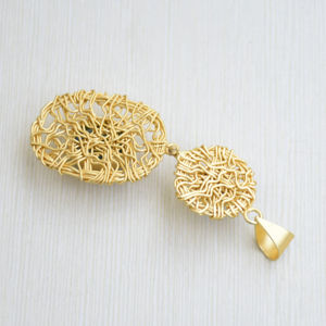 Ensemble de pendentifs en laiton doré plaqué or avec perles, serti à la main, bijoux unisexes tendance, fournisseur en gros - Product Image 4