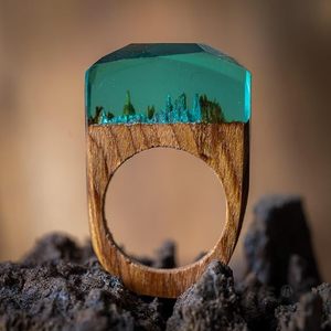 Elegante Anillo de Resina y Madera con Acabado Artesanal en Epoxi, Color y Talla Personalizables, Almacenamiento Moderno y de Lujo para Regalos - Product Image 4
