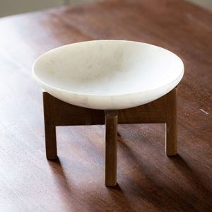 ชามหินอ่อนสีขาวพร้อมขาตั้งไม้การออกแบบที่ไม่ซ้ำกันสำหรับเครื่องครัวตกแต่งบ้านโต๊ะตกแต่งโรงแรมร้านอาหารทำในประเทศอินเดีย - Product Image 2