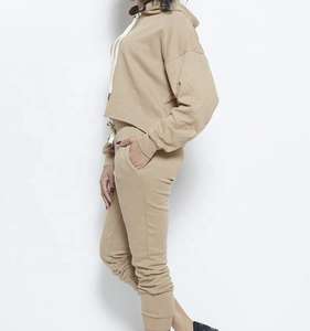 Vente en gros Ensemble de 2 pièces tendance pour femmes 100% survêtements en molleton de coton hauts courts tenues vêtements de sport Streetwear pantalons de survêtement - Product Image 3