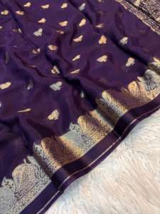 ผ้าส่าหรีวิสโคสชินนอนสำหรับผู้หญิง พร้อมลายใบไม้แบบจาการ์ดและขอบผ้าซาติน ผลิตในอินเดีย มีสินค้าในสต็อก - Product Image 4