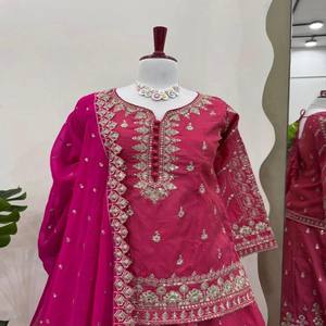Juego tradicional de Lehenga Choli para mujer, trabajo de hilo y lentejuelas en tela de seda brillante con Lehenga y Dupatta semicosidos - Product Image 4