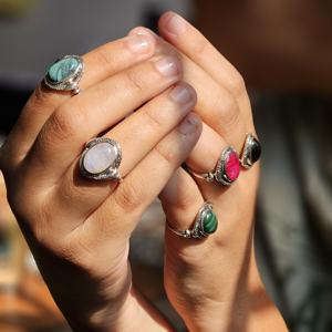 Bague en argent grenat ovale grande bague en argent grenat ovale pierre précieuse bande fine avec grande bague en argent pierre précieuse - Product Image 3