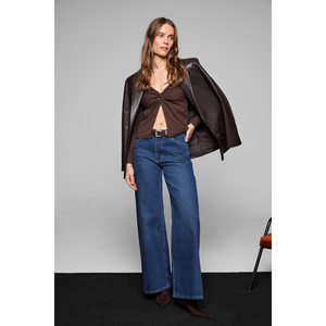 GRIMELANGE ANUVIEA Blusa de Manga Larga para Mujer con Cuello Asimétrico y Abertura Frontal en Tela Elástica - Product Image 2