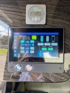 Autocaravana de Lujo Sprinter 2024 en Venta – RV Diésel de Lujo con Cocina, Baño, Cama y Sistema Solar - Product Image 5