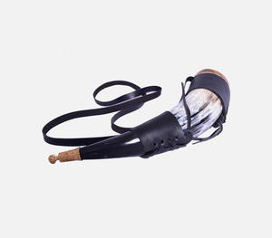 Auténtico Cuerno Vikingo para Beber de Cuerno de Buey Natural con Correa de Hombro Ajustable de Cuero Genuino y Borde de Latón Grabado, Apto para Alimentos - Product Image 3