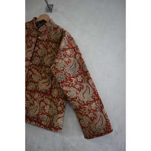 Chaqueta de mujer acolchada, reversible, ecológica, hecha a mano en India, con estampado floral en bloques sobre algodón, cálida, de manga larga, estilo étnico para invierno. - Product Image 3