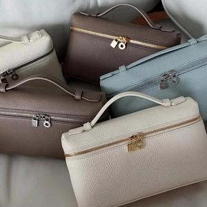 กระเป๋าถือผู้หญิงคุณภาพสูง ผลิตจากหนัง PU  รับผลิตตามแบบที่ต้องการทุกรายละเอียด ราคาโรงงาน รับผลิตแบบ OEM ODM  พร้อมบริการสกรีนโลโก้ - Product Image 1