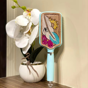 Offre Spéciale 2024 sculpté à la main Western en cuir taillé concepteur pagaie brosse à cheveux doux et démêler professionnel peigne à cheveux accessoires - Product Image 1
