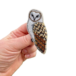 Broche tendance en forme de hibou avec broderie de perles personnalisée, broderie de perles avec des perles de rocaille, faite à la main - Product Image 1