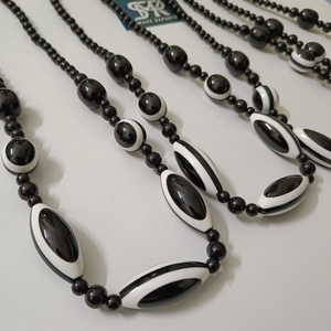 Collier pendentif en résine multicolore de créateur, long, fait à la main, finition brillante, léger, modèle ange, bijoux tendance pour femmes - Product Image 3