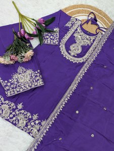 ชุดส่าหรีแบบอินเดียใต้ สีม่วงสวยงาม ผ้าไหมวิสโคสแท้ ประดับด้วยงานปักเลื่อมและลายฉลุ 3 ชิ้น สำหรับผู้ใหญ่ - Product Image 6